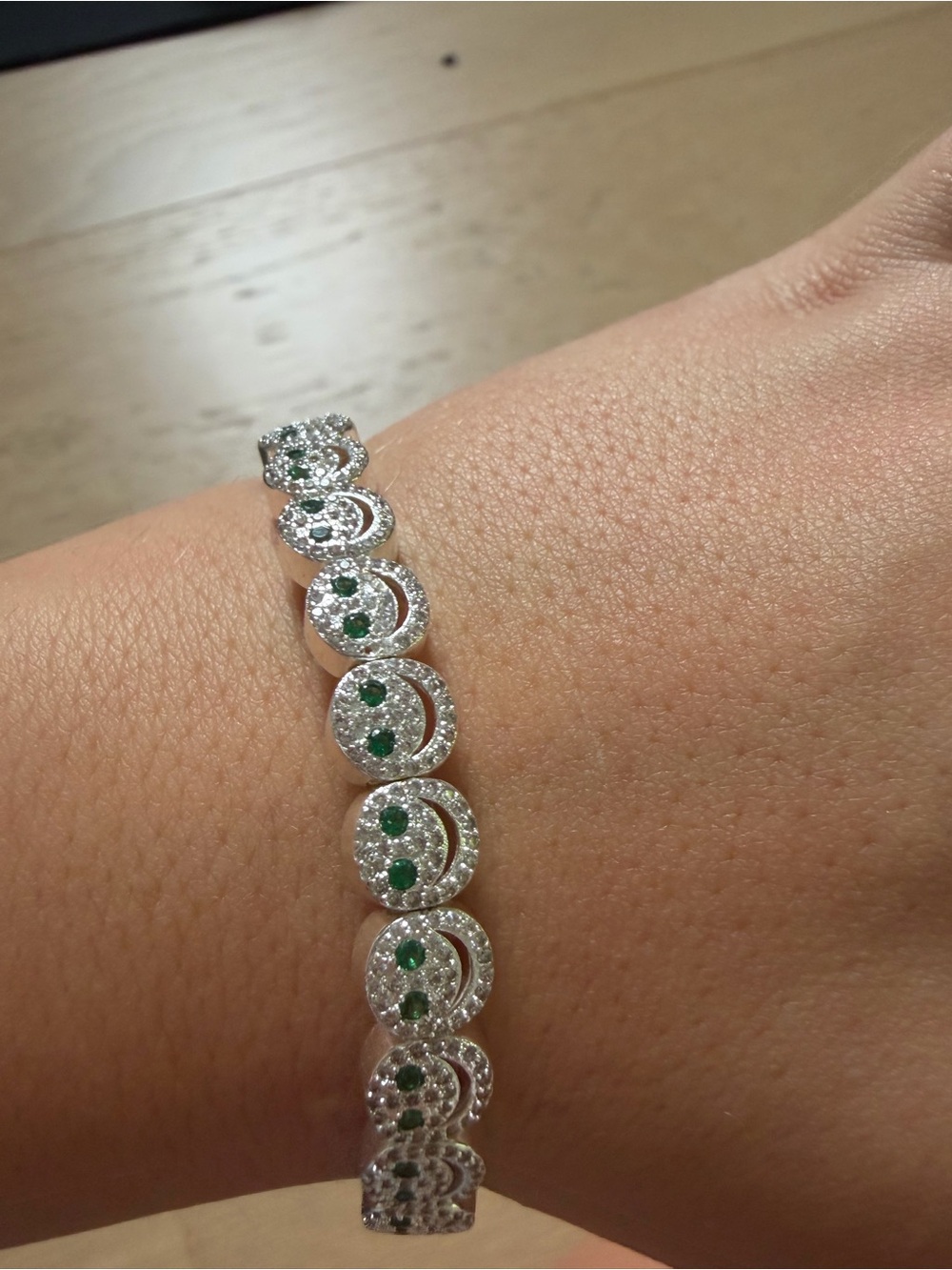 Lisa Gozlan - The Pavé - Elegant Sterling Silver Plated Bracelet with Green Gem